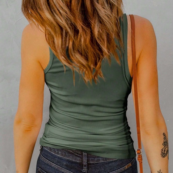 BELLANBLUE Ribbed Fitted Tank Top - Picture 2 of 4